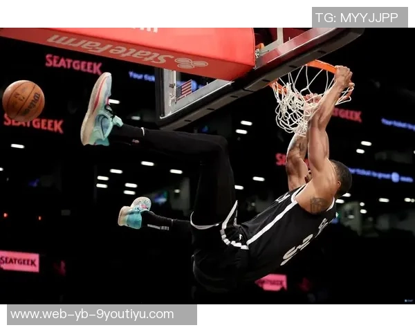 克拉克斯顿迎来生涯首次三双表现出色砍下18分11篮板12助攻可喜可贺